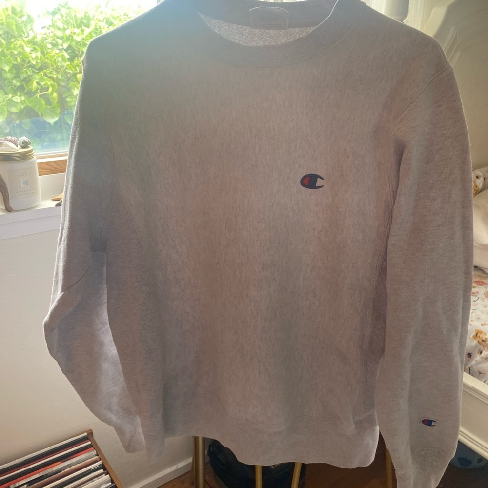 Champion crew neck, size small, grey.